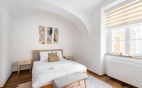 George Apartment